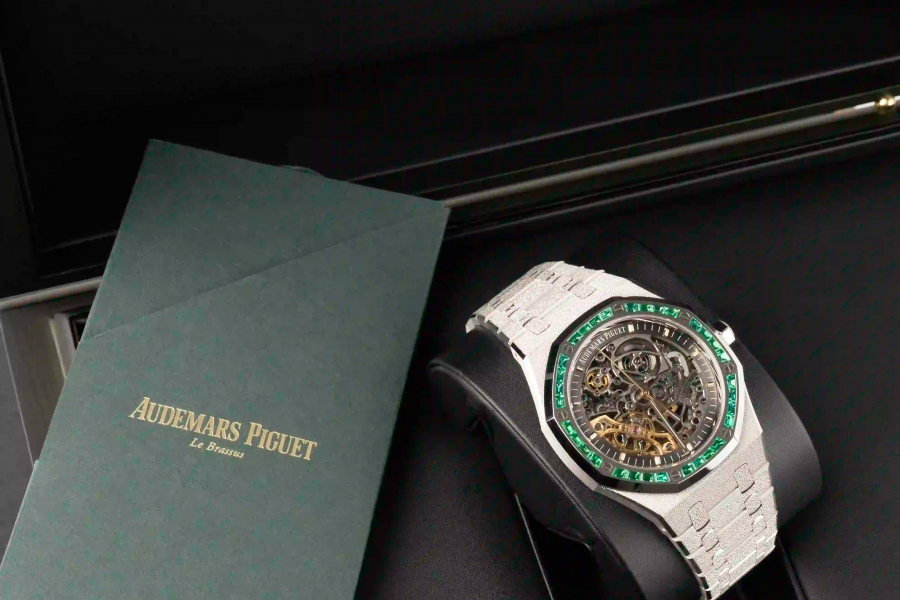 Why Collectors Are Obsessed With The Royal Oak Offshore